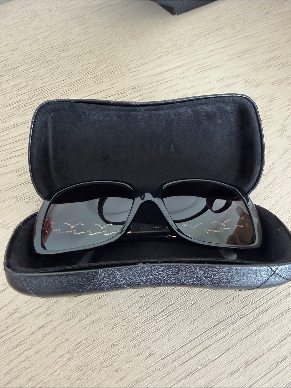 Chanel black oversized sunglasses - Picture 7 of 8